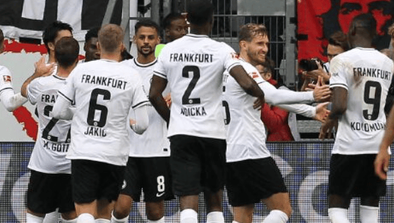 周日038德甲法兰克福VS沃尔夫斯堡：德甲巅峰战，法兰克福主场龙焰能否吞噬落魄狼堡？